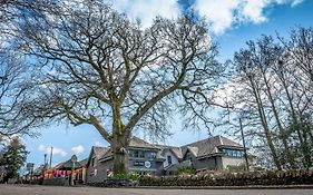 Oak Tree Inn